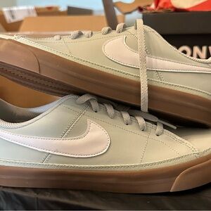 Youth 7/Women’s 8.5 Nike Court Legacy Light Gray and White Sneakers